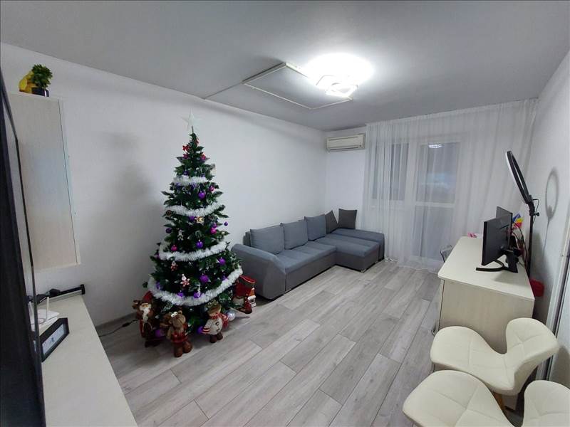 Apartament 3 camere decomandat etaj intermediar Astra, Brasov