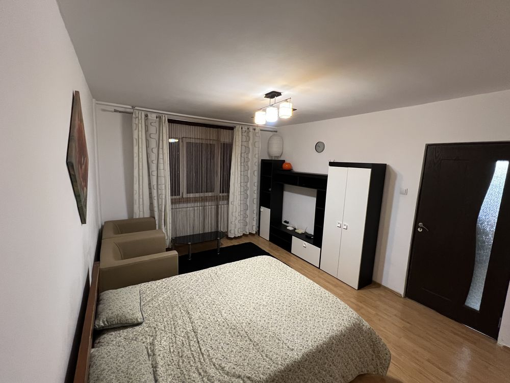 Garsoniera decomandata bloc de apartamente Garii