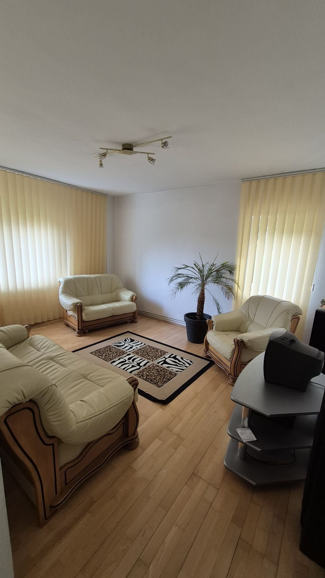Apartament 2 camere decomandat bloc vila Racadau