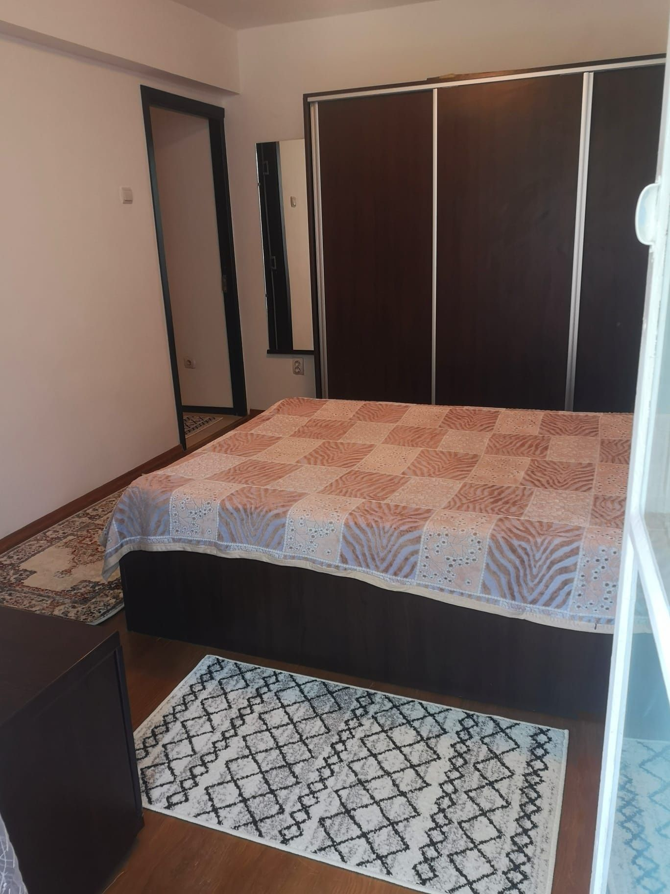 Apartament 2 camere decomandat etajul 2 Centrul Civic