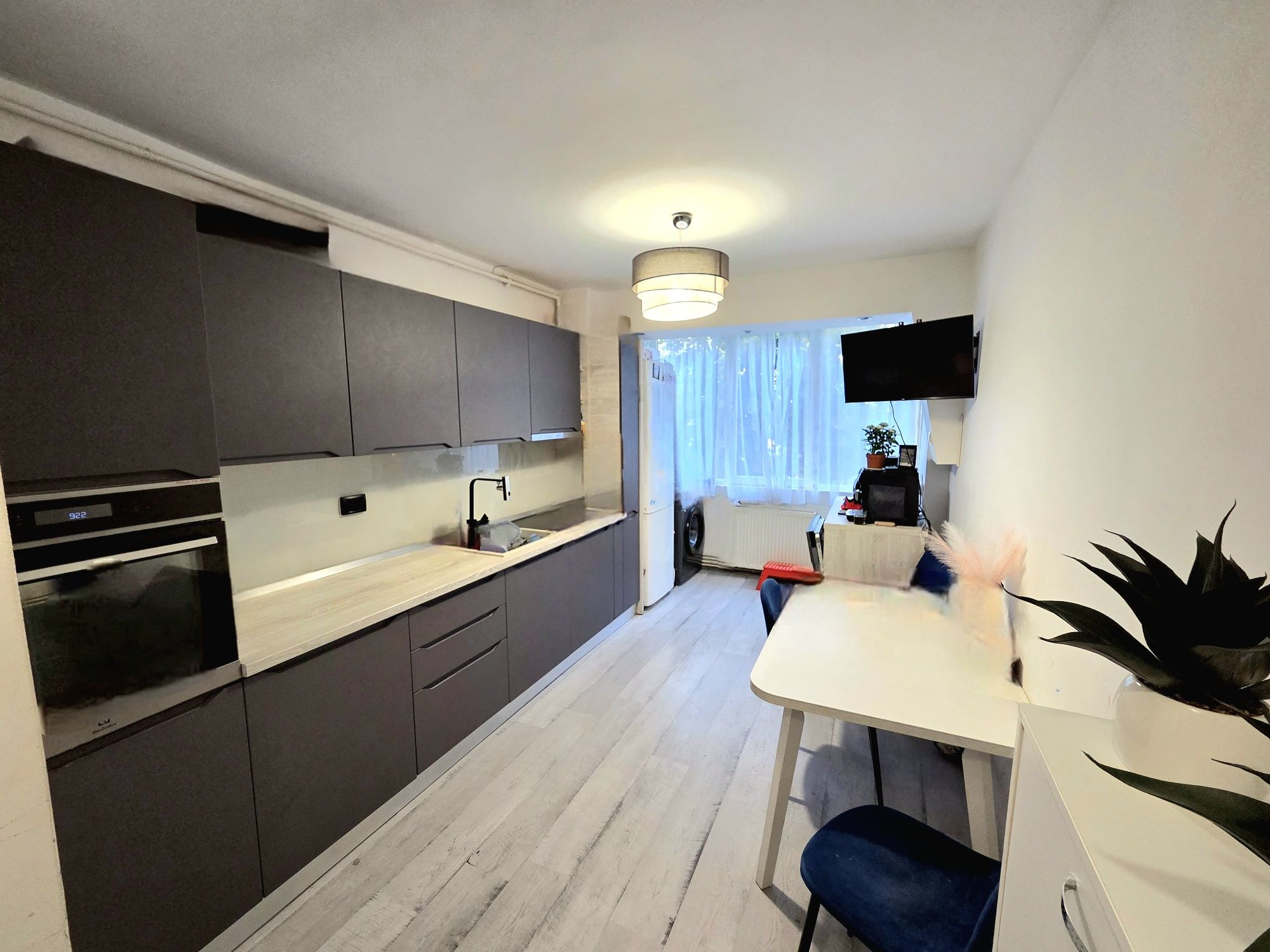 Apartament 2 camere etajul 2 zona Grivitei