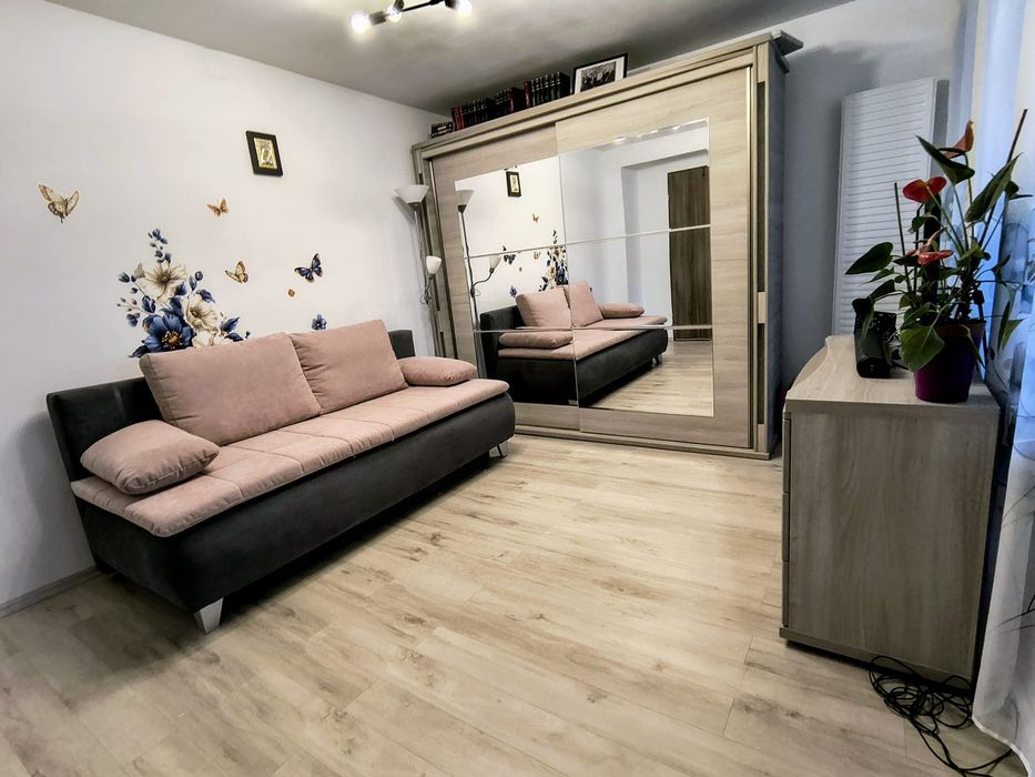Apartament 3 camere decomandat zona Astra Carpatilor