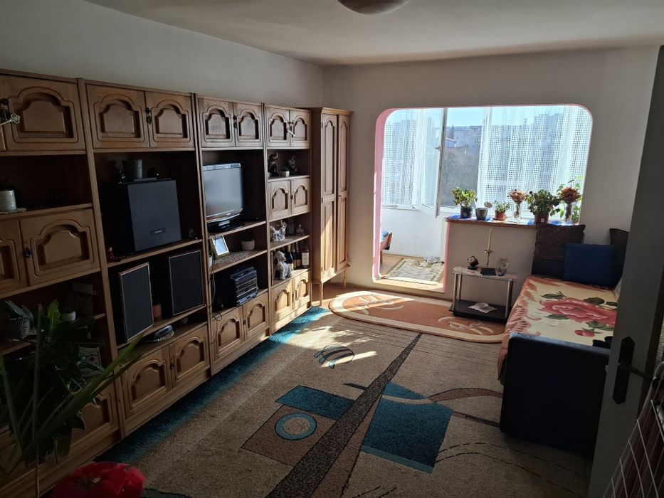 Apartament 2 camere decomandat zona Tractorul