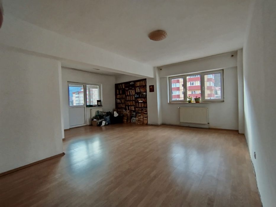 Apartament 4 camere etaj intermediar Racadau