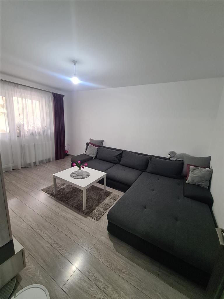 Apartament 2 camere decomandat etajul 2 Centrul Civic