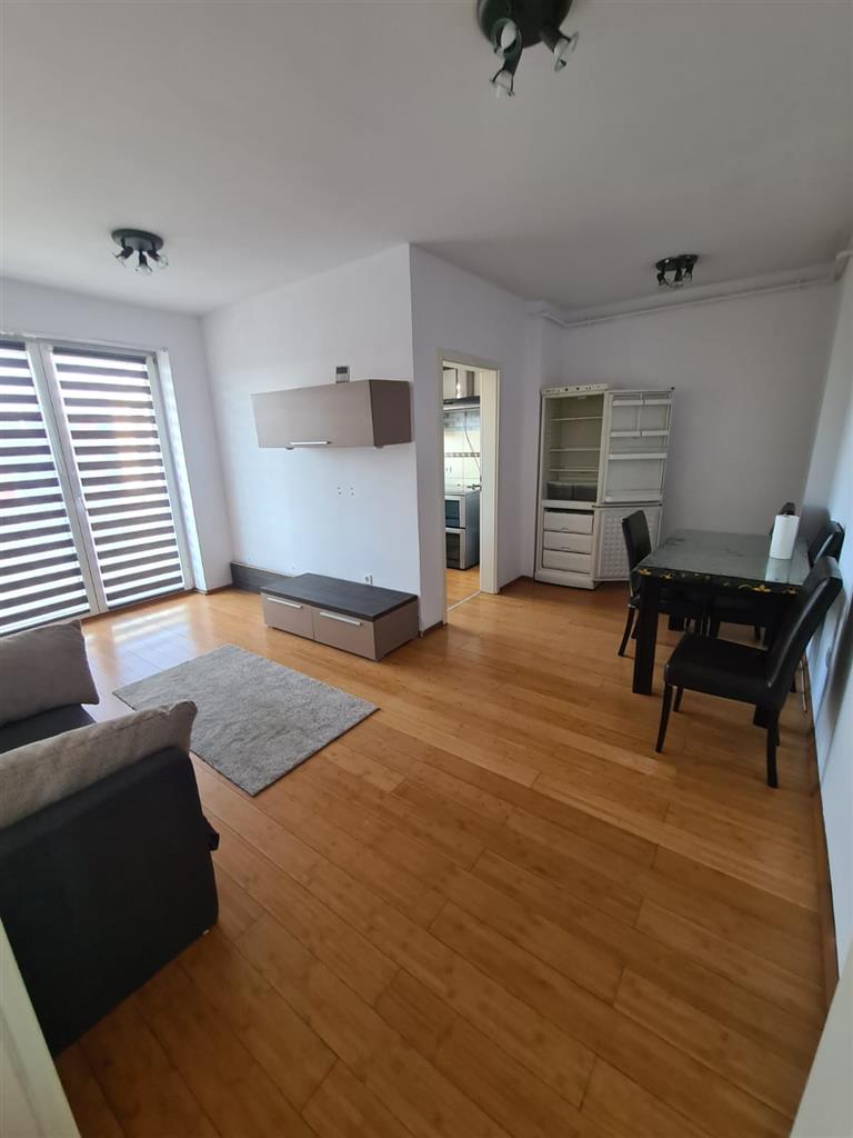 Apartament 2 camere decomandat, etaj intermediar Avantgarden