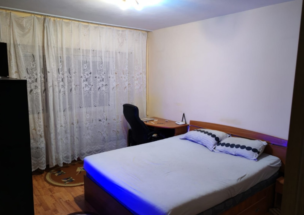 Apartament 3 camere decomandat etaj intermediar intrare Racadau