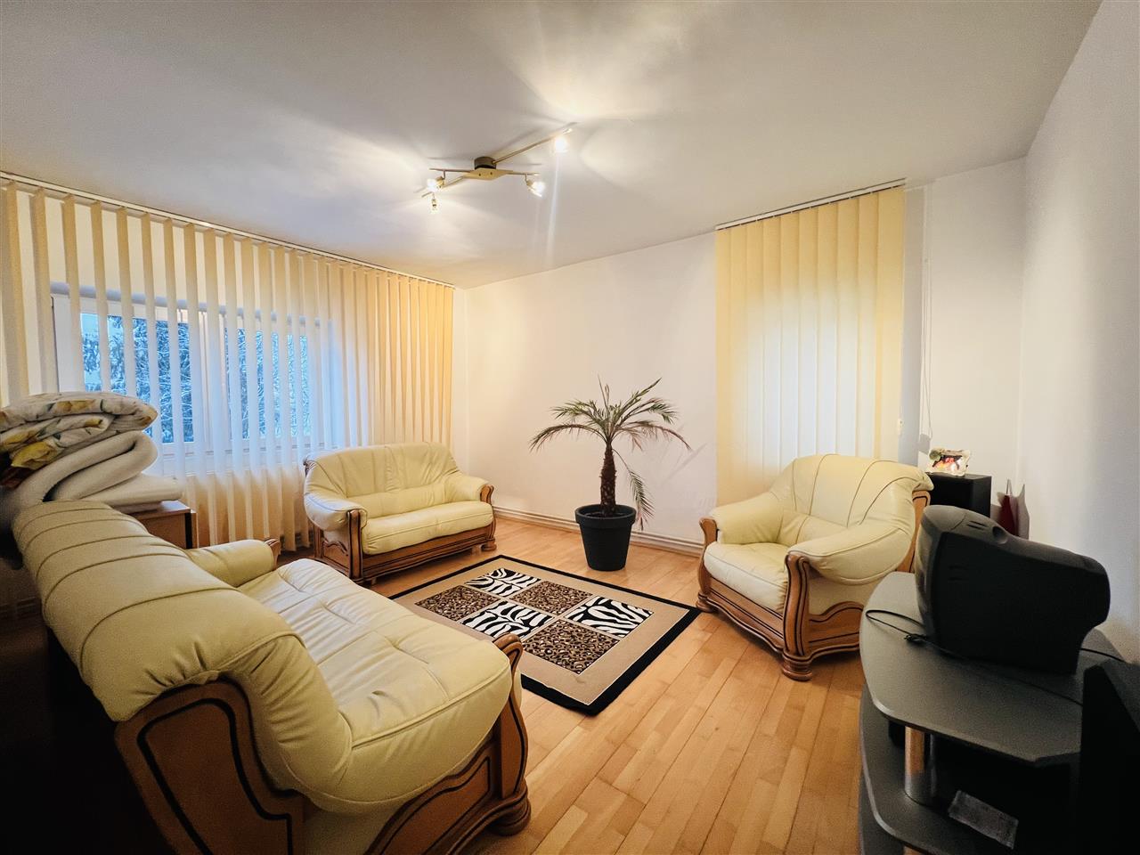 Apartament 2 camere decomandat bloc vila Racadau