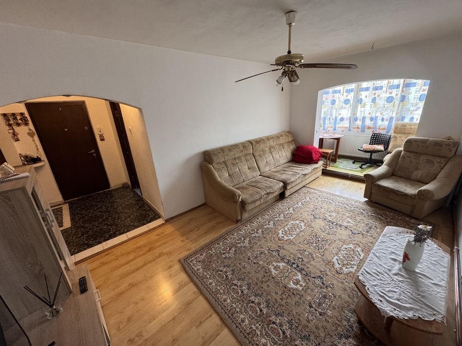 Apartament 4 camere decomandat etajul 1 Judetean- Carpatilor