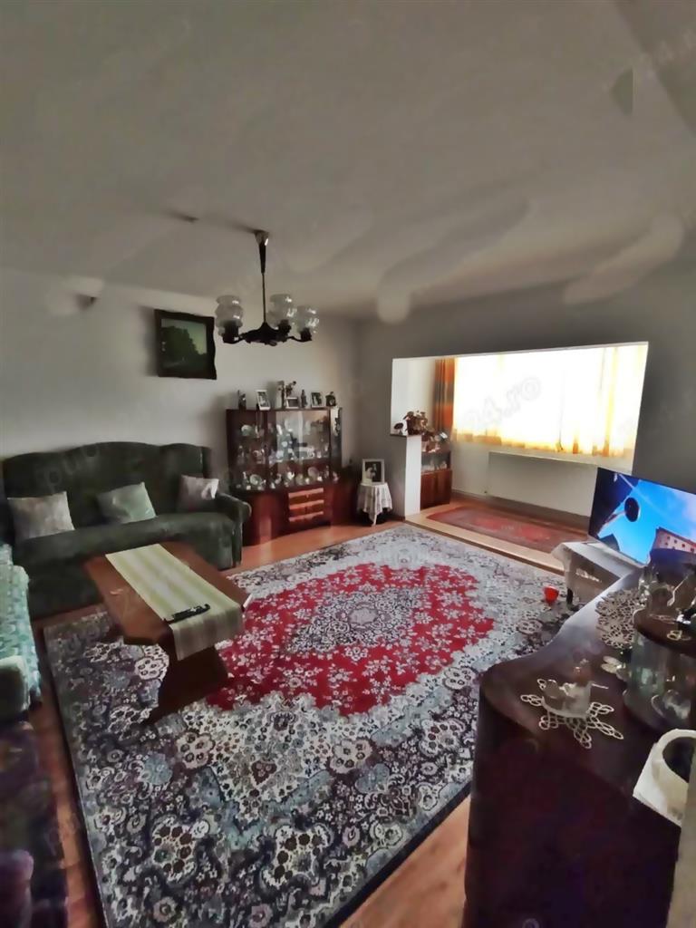 Apartament 3 camere decomandat etaj intermediar Racadau