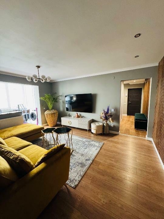 Apartament 4 camere lux, etajul 2 zona Grivitei