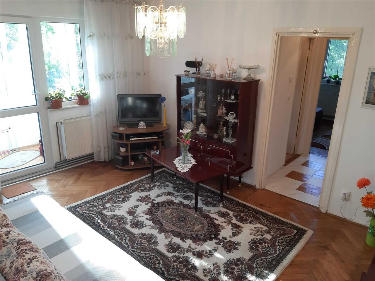 Apartament 2 camere etaj intermediar zona Astra