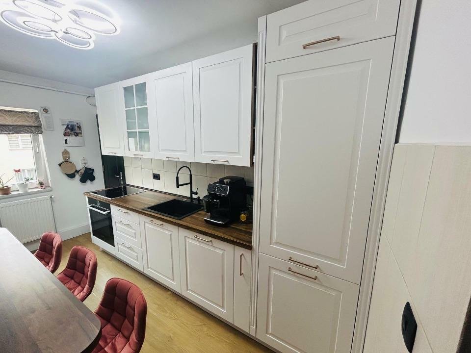 Apartament 3 camere decomandat, 2 bai, zona Vlahuta- Harmanului