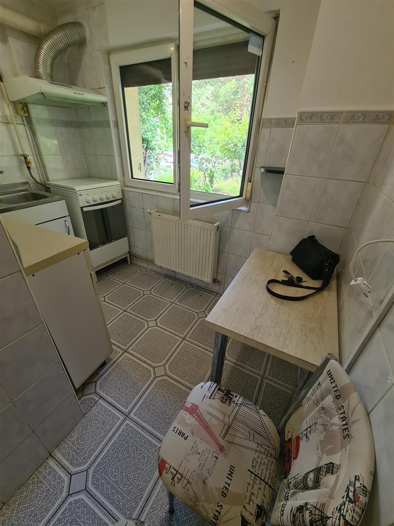 Garsoniera decomandata, bloc de apartamente Racadau