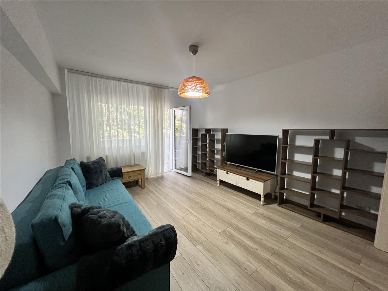 Apartament 2 camere decomandat, renovat Centrul Civic