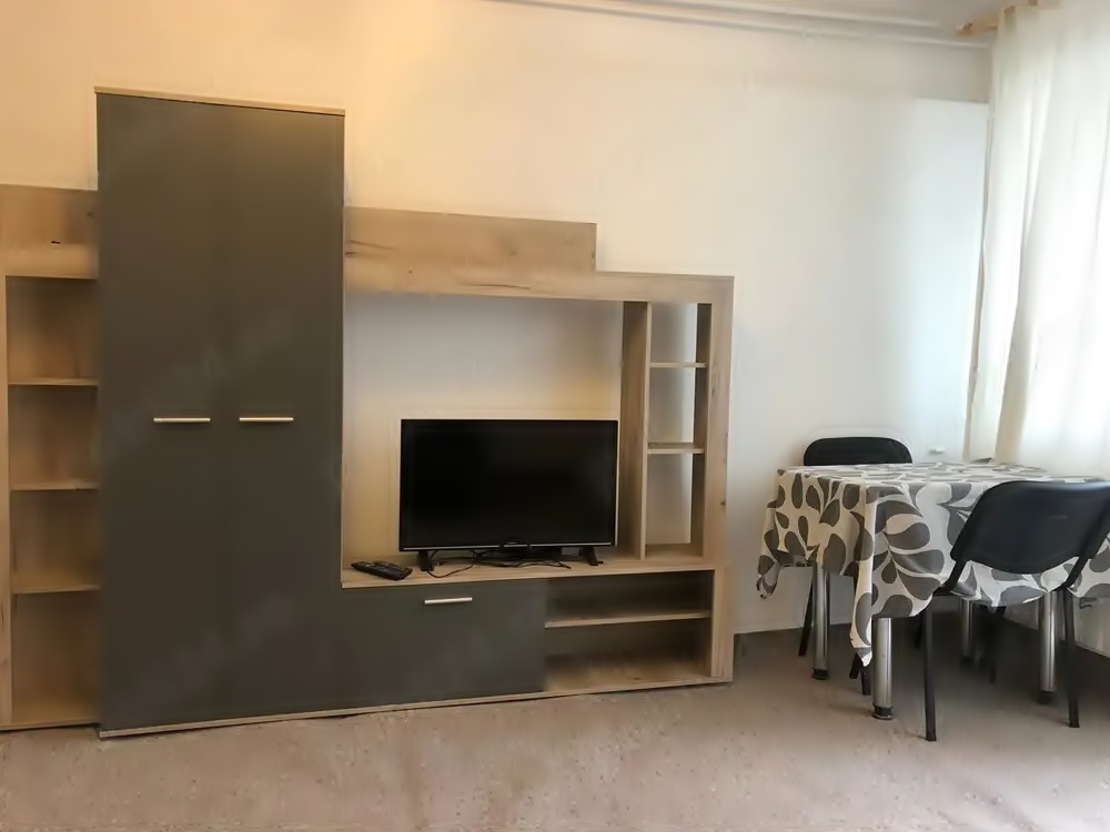 Garsoniera zona Astra