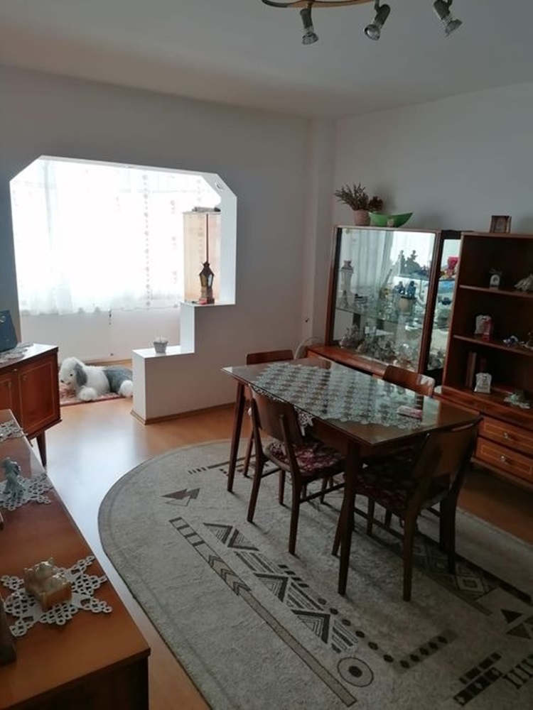 Apartament 2 camere decomandat etaj intermediar Racadau