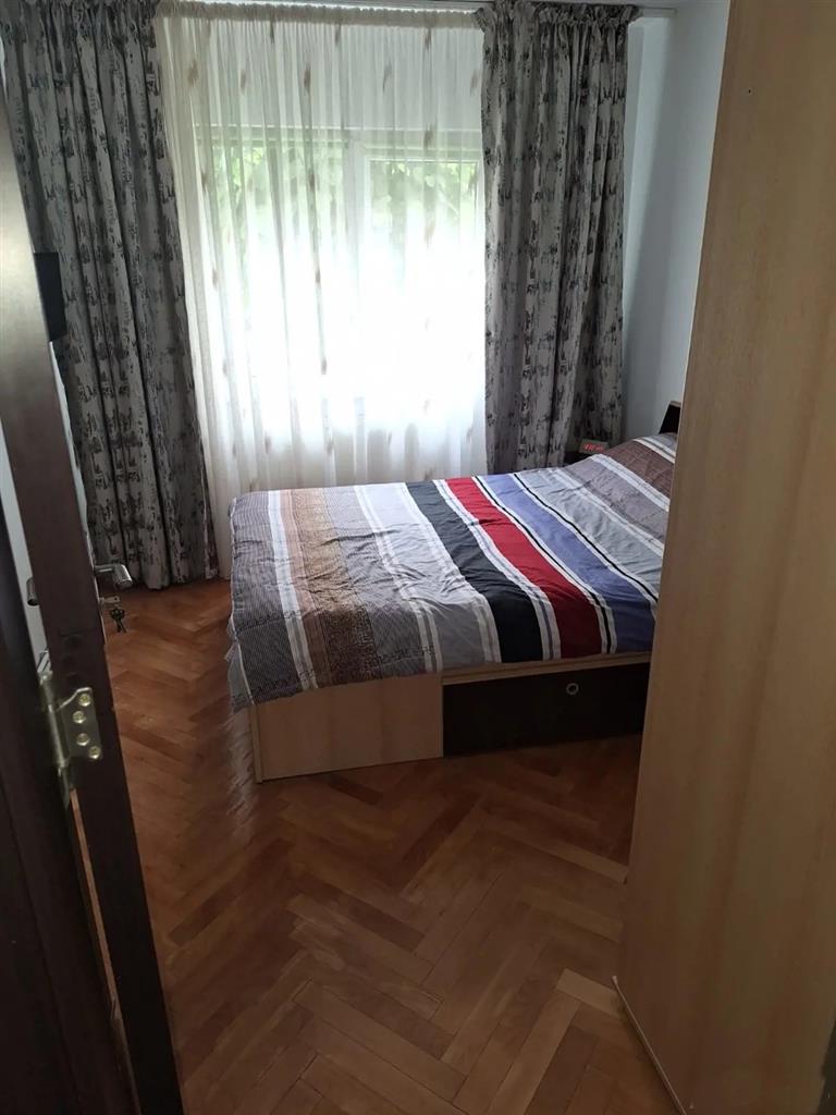 Apartament 3 camere etajul 1 zona Faget