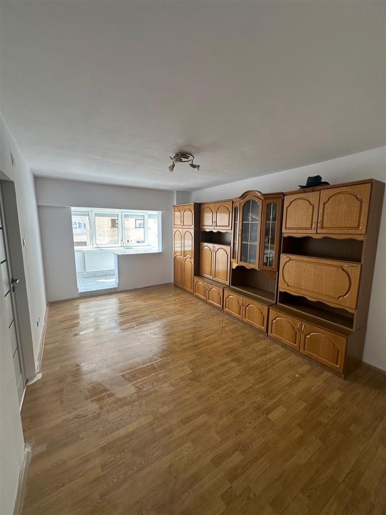 Apartament 2 camere decomandat Centrul Civic Toamnei