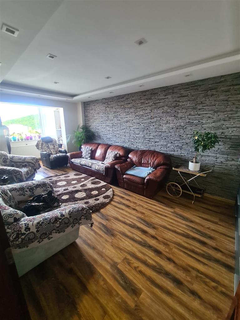 Apartament 4 camere decomandat Racadau