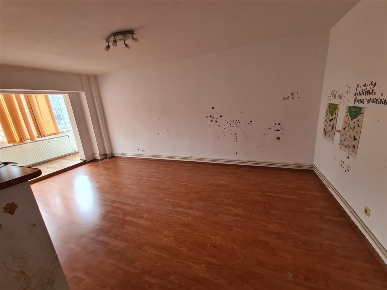 Apartament 3 camere etajul 1 intrare Racadau