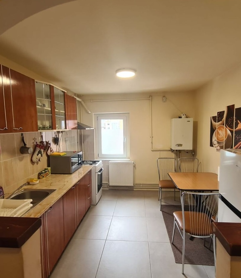 Apartament 3 camere decomandat Centrul Civic