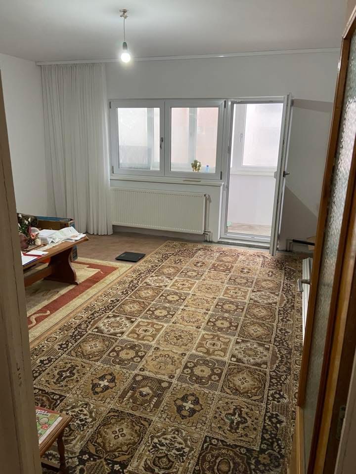 Apartament 3 camere etaj intermediar zona Noua