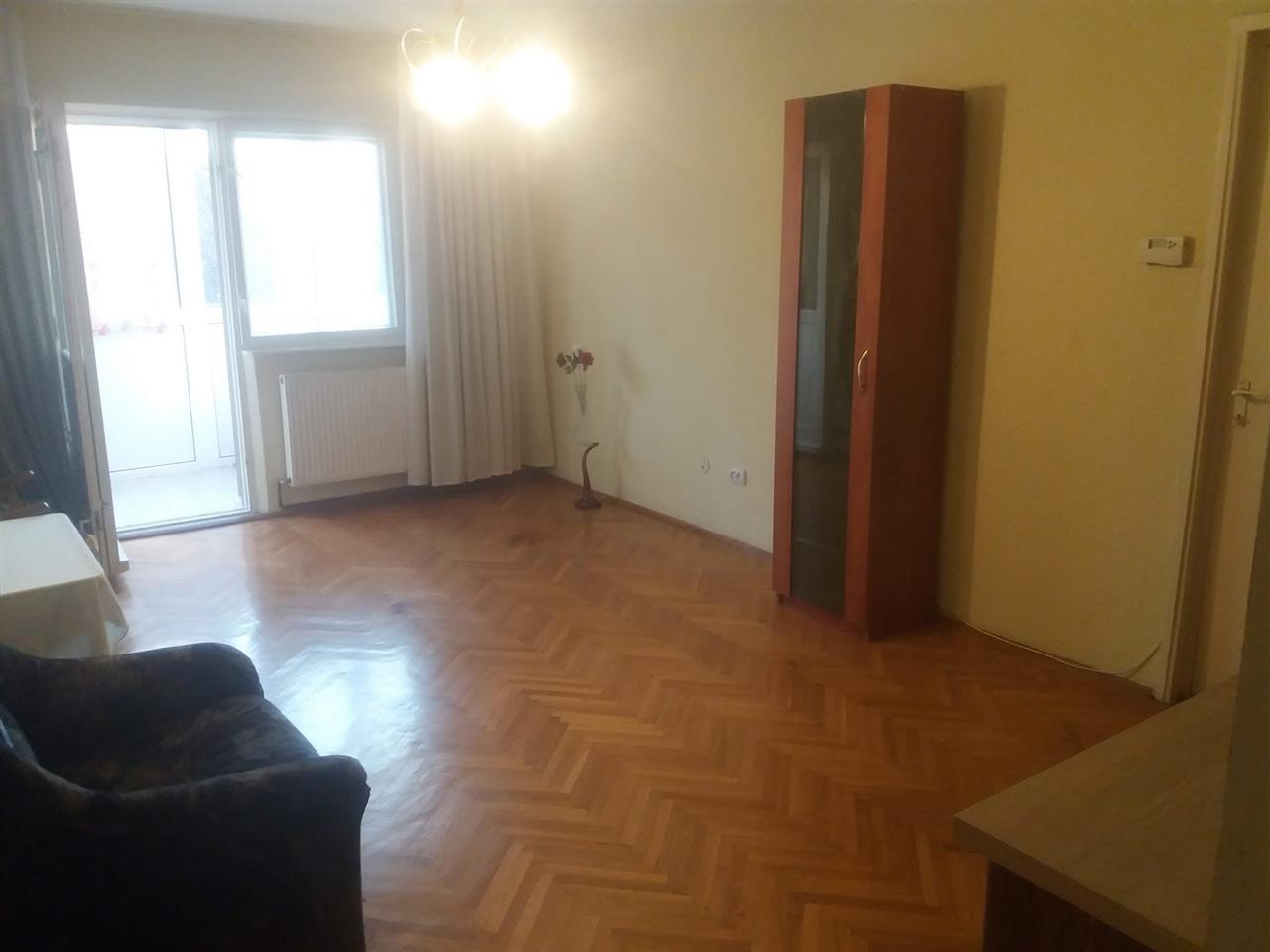 Apartament 4 camere etajul 1 Tractorul