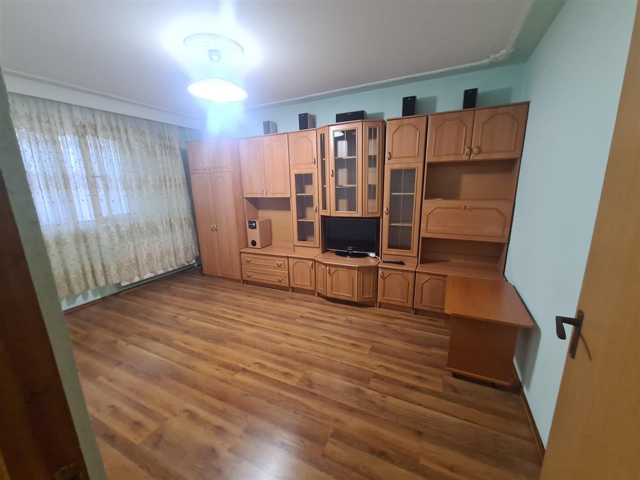 Apartament 2 camere etaj intermediar Astra- Carpatilor