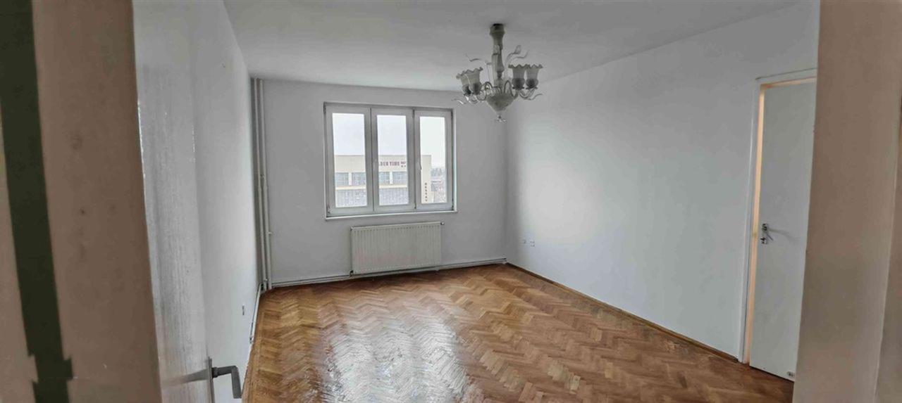 Apartament 3 camere decomandat Calea Bucuresti