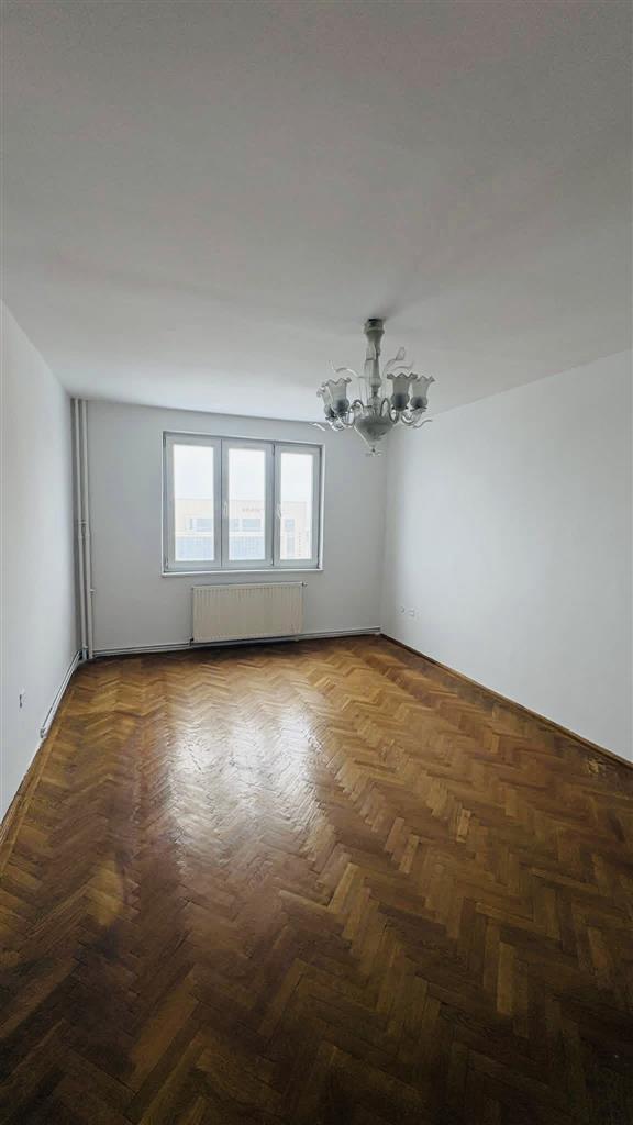 Apartament 3 camere decomandat Calea Bucuresti