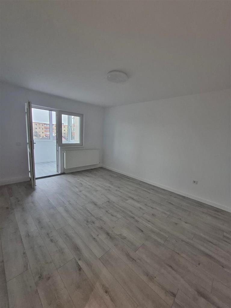 Apartament 2 camere renovat, etaj intermediar, Bartolomeu