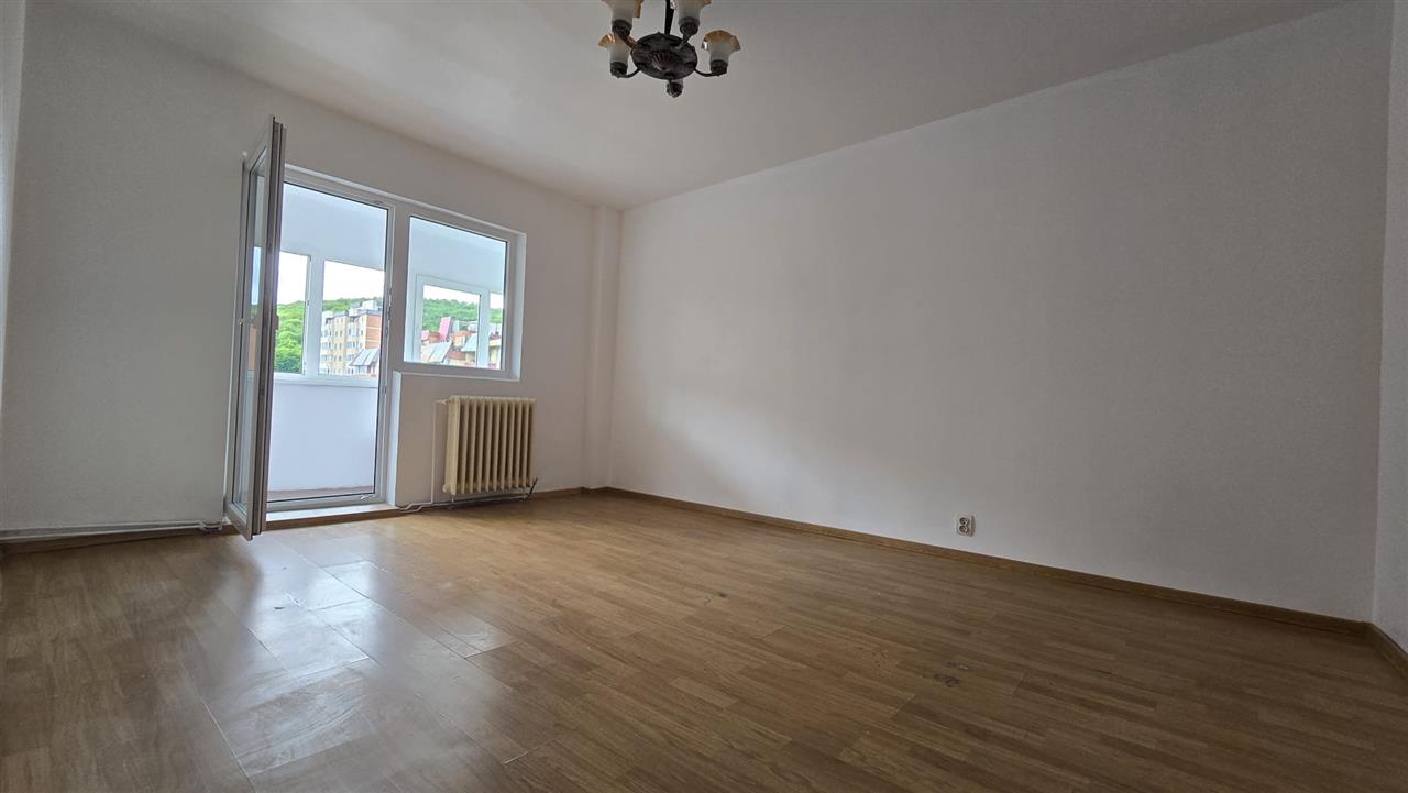 Apartament 2 camere etaj intermediar Racadau