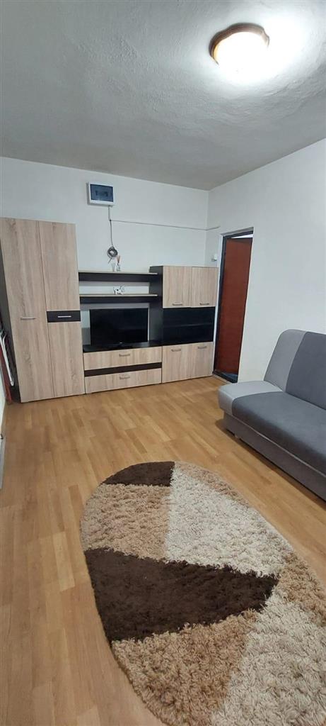 Garsoniera etaj intermediar zona Astra