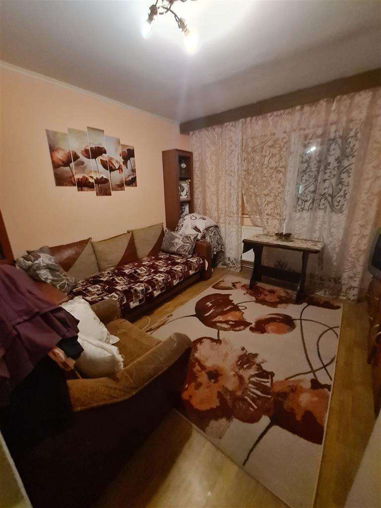 Apartament 4 camere, 2 bai, zona Gemenii