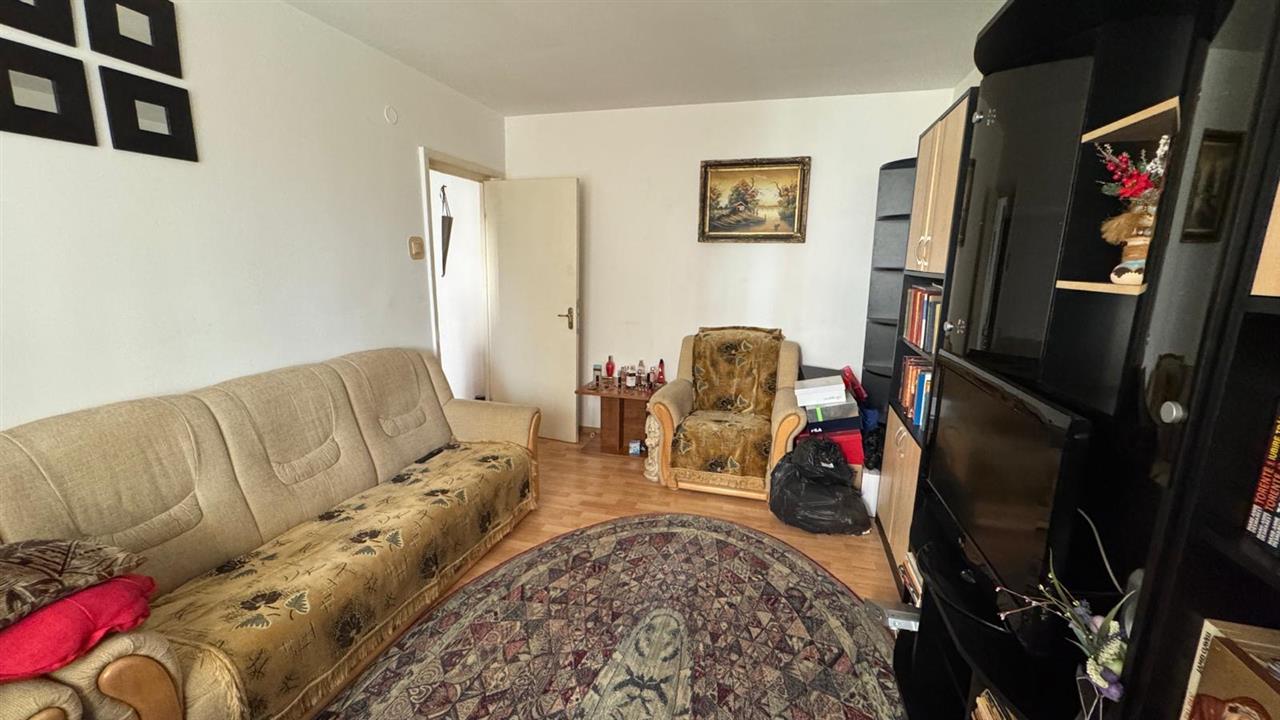 Apartament 3 camere decomandat etajul 1 Astra