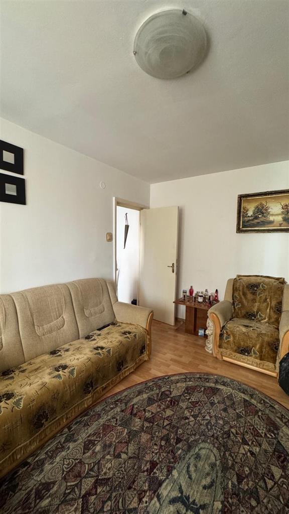 Apartament 3 camere decomandat etajul 1 Astra