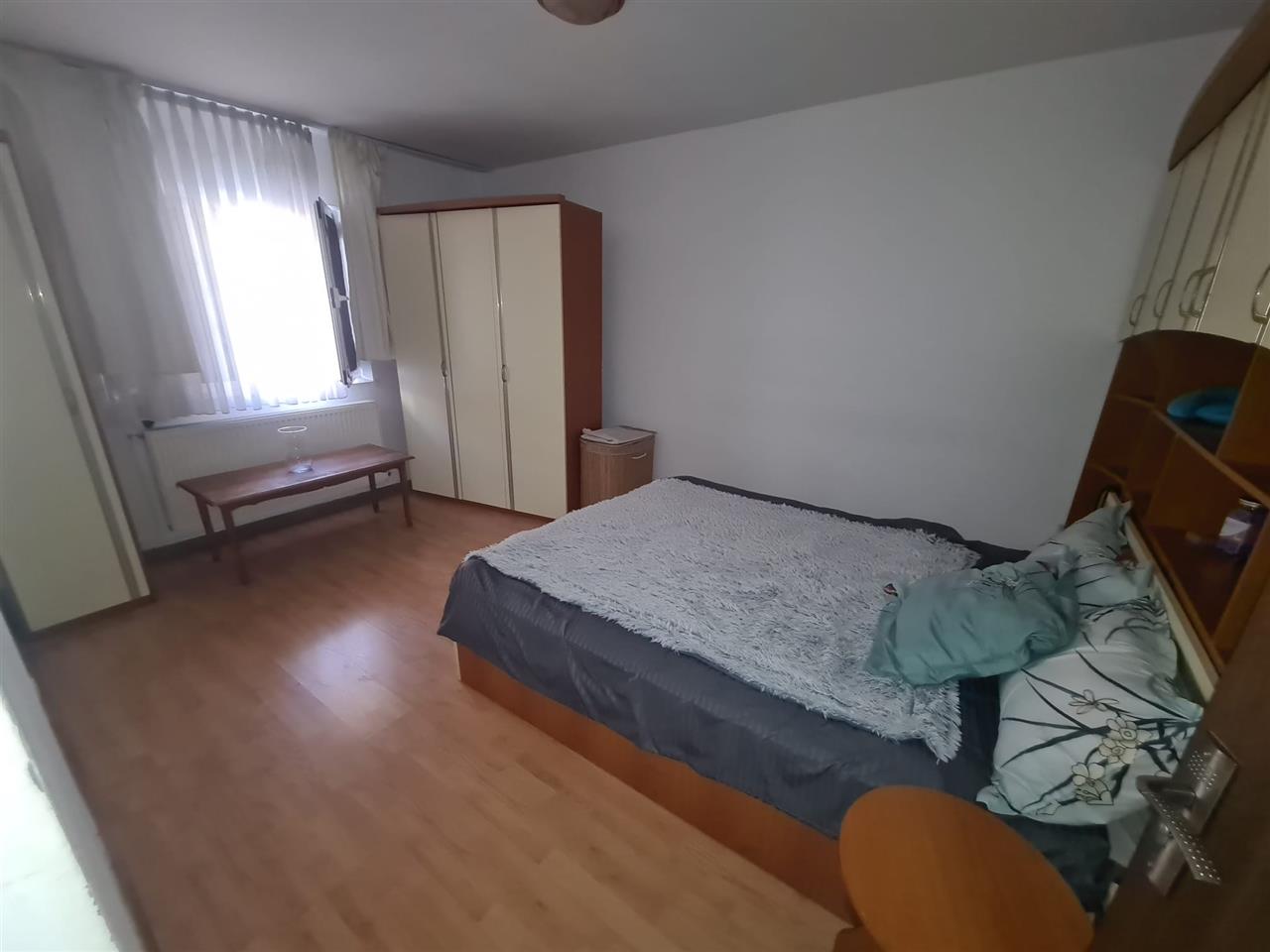 Apartament 2 camere decomandat intrare Racadau- Carpatilor