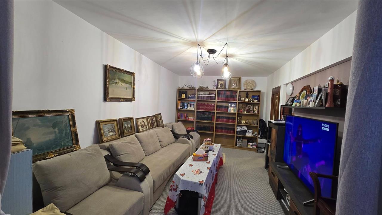 Apartament 4 camere etajul 1 zona Noua