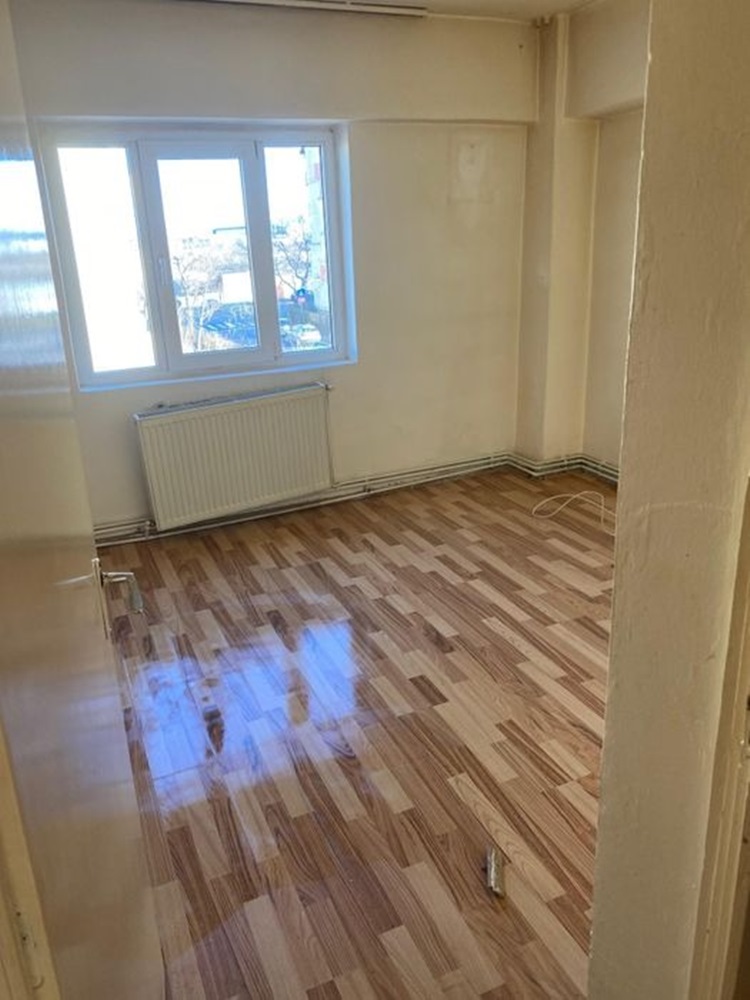Apartament 2 camere decomandat etajul 2 zona Noua