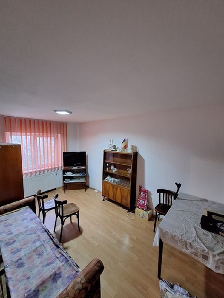 Apartament 3 camere intrare Racadau- Carpatilor