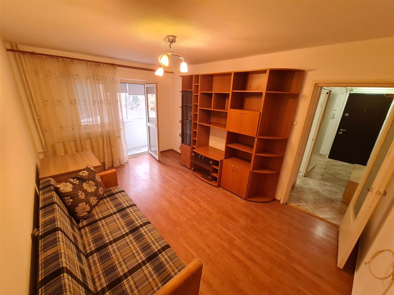 Apartament 3 camere decomandat, etaj intermediar Astra-Carpatilor