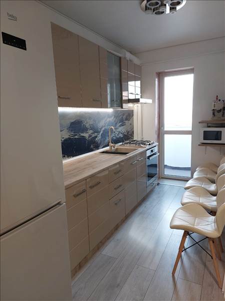 Apartament 3 camere decomandat etaj intermediar Astra, Brasov