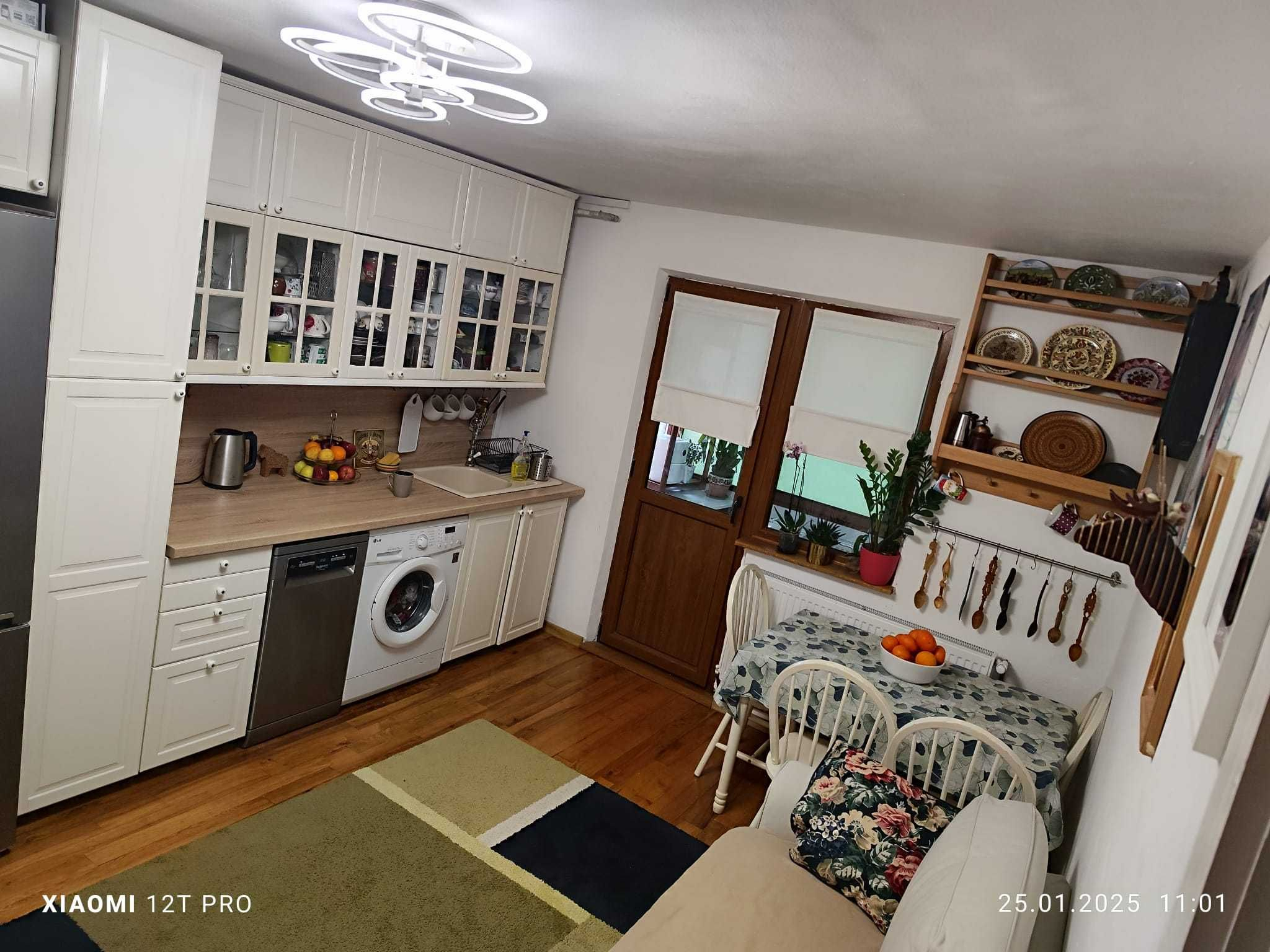 Apartament 2 camere etaj intermediar zona Noua