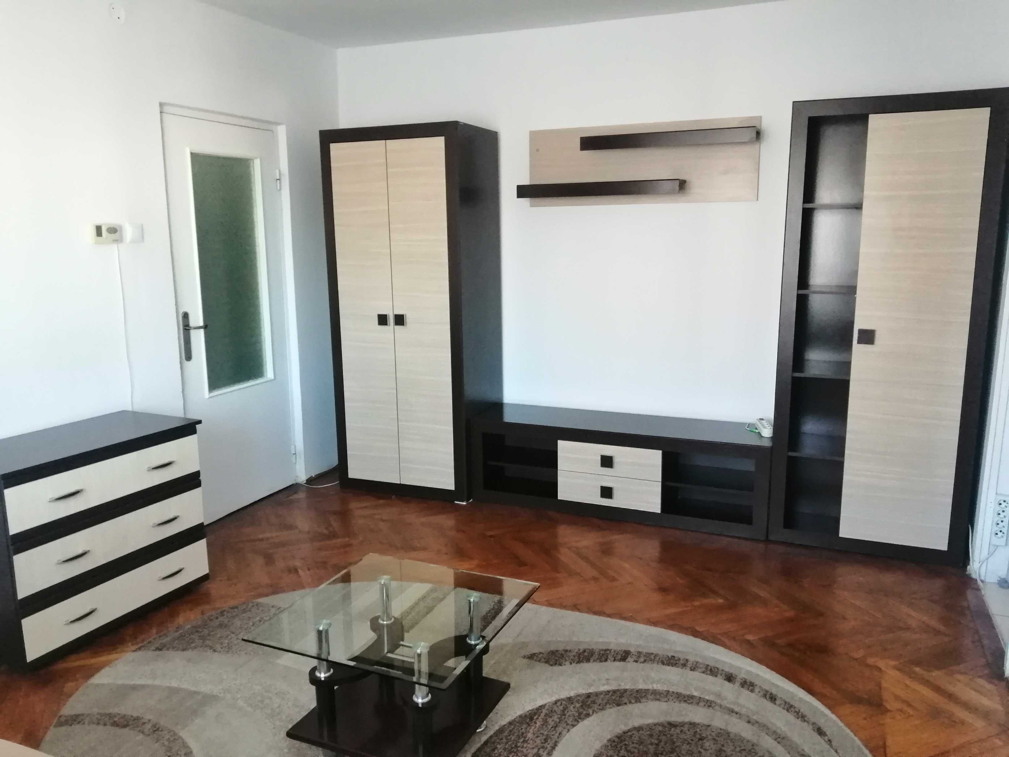 Apartament 2 camere etaj intermediar zona Grivitei