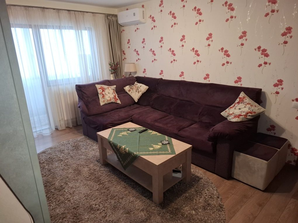 Apartament 3 camere decomandat renovat Tractorul