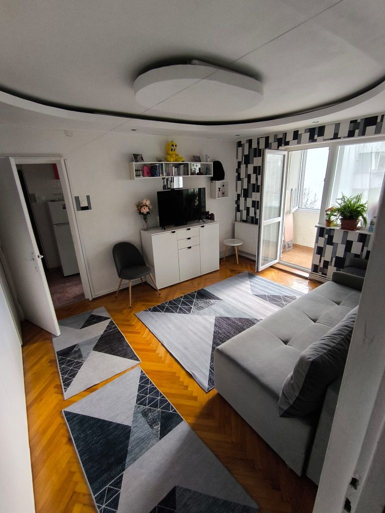 Apartament 2 camere etaj intermediar zona Vlahuta