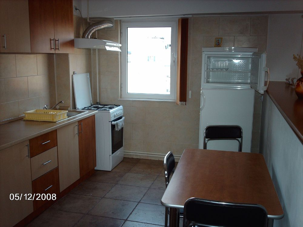 Apartament 3 camere etajul 1 intrare Racadau