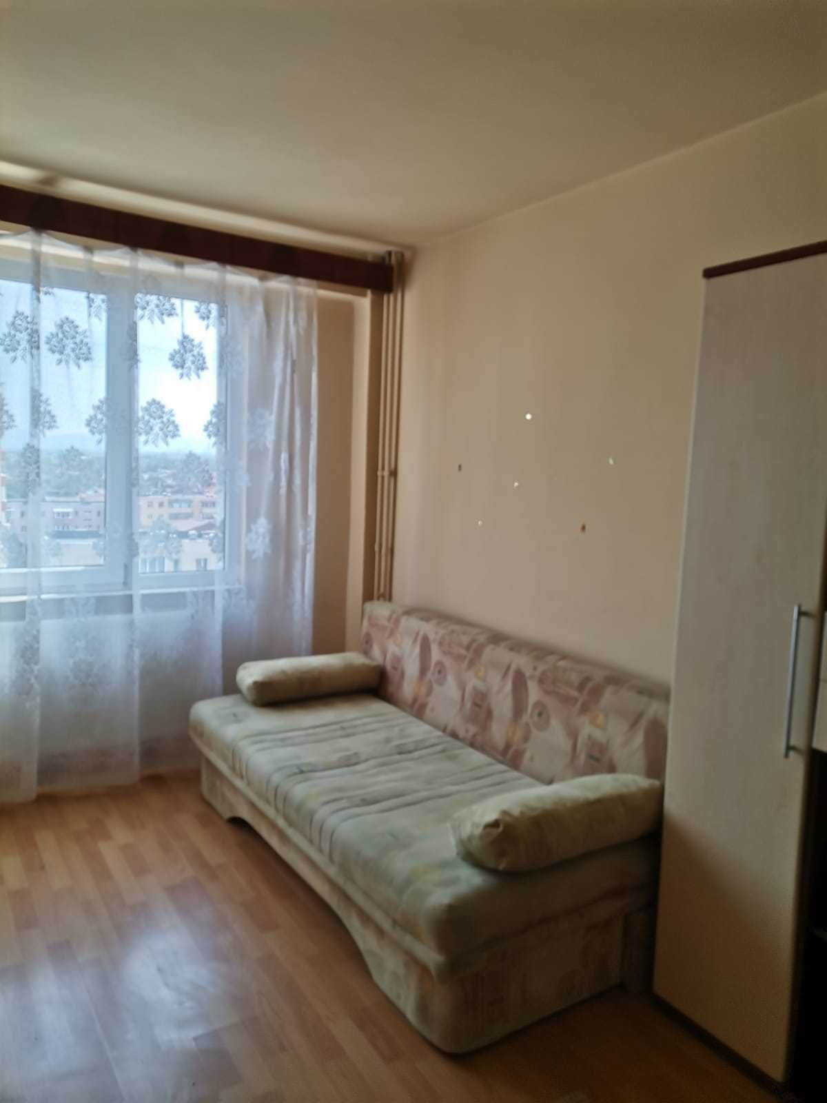 Apartament 2 camere etaj intermediar zona Vlahuta