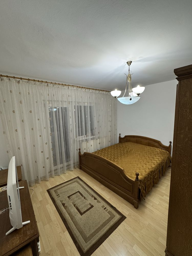 Apartament 3 camere renovat intrare Racadau